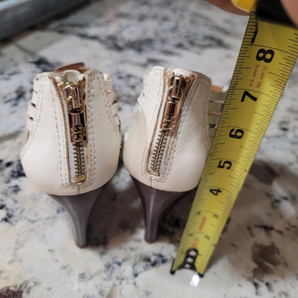 Tory Burch Wedges Shoe S 10 slightly off-white back zipper w/gold tone Logo - Picture 6 of 9